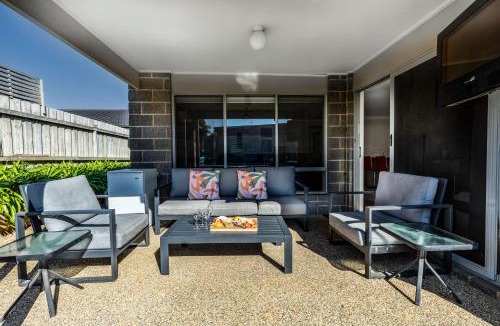 Ocean Grove House | Oakdean Resort- Pool, Spa, Beach, Sleep 9