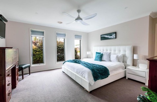 Ocean Grove House | Oakdean Resort- Pool, Spa, Beach, Sleep 9