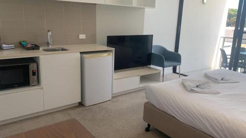 Mackay Apartment | Oaks Carlyle - Modern Studio Near Mackay CBD