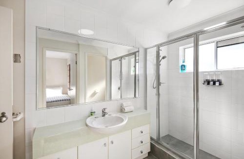 Golden Beach House | Oaks Family Getaway - Resort, Beach
