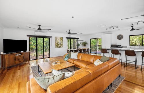 Dundee Beach House | Oasis by Anglers Choice