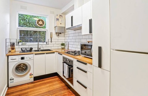 St Kilda West Apartment | Oasis By the Beach, Cute 1 Bedder@St kilda+Parking