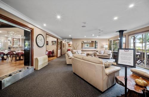 Ulladulla Hotel | Oasis Inn Ulladulla - Welcoming Guests 18 Years and Older