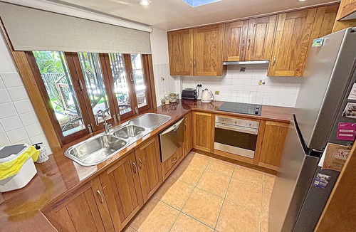 Whitfield Apartment | Oasis leafy Whitfield