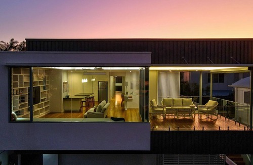 Alexandra Headland Villa | Ocean Blue @ Alex - Pet friendly Luxury right by the beach.