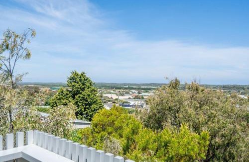 Ocean Grove House | Ocean Breeze and Sweeping Coastal Views