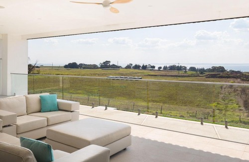 San Remo House | Ocean Breeze