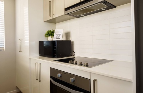 Kings Beach Apartment | Ocean Breeze Retreat: Kings Coastal Apartment