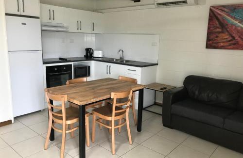 Queens Beach Apartment | Ocean Breeze Units