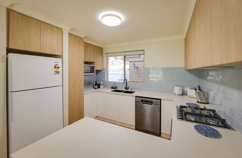 West Busselton House | Ocean Breeze Villa - Close to Town and the Beach