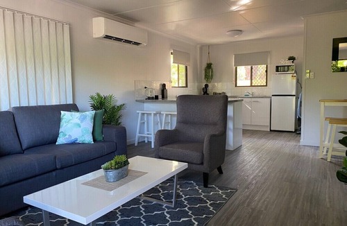 Slade Point Apartment | Ocean Breezes with Leafy View with Wi-fi