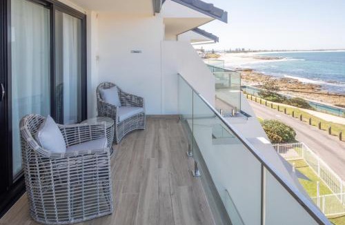 The Entrance Hotel | Ocean Front Motel