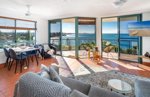 Moffat Beach Apartment | Ocean Front Views with Rooftop Terrace