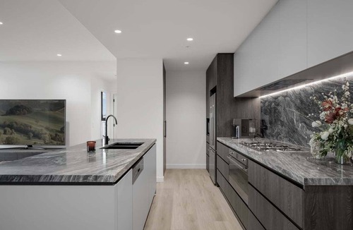 Saint Kilda South Apartment | Ocean Glimpse - A 3-Bedroom Designer Sub-Penthouse @ 333STK