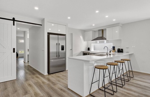 St Leonards House | 🌊 Ocean Mist – Coastal Comfort Just 150m to the Beach