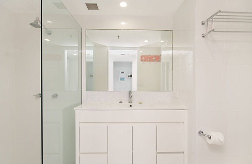 Coolangatta Apartment | Ocean Plaza Unit 1469 Right on Coolangatta beachfront with FREE Wi-Fi