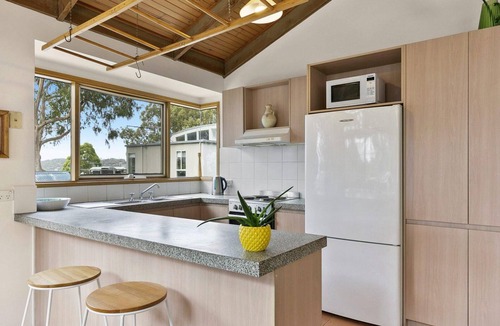 Lorne House | Ocean's Course - Pets Welcome