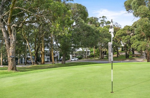 Lorne House | Ocean's Course - Pets Welcome
