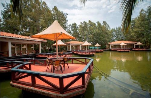 Manjakuppam Resort | Ocean Spray