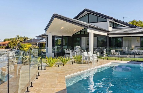 Yamba House | Ocean Starr - Waterfront Luxury with Private Pontoon and Pool - Holiday Yamba