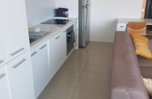 Yeppoon Apartment | Ocean View 1 Bed Unit . King Bed with En suite Bathroom