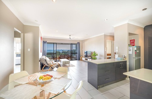 Cannonvale Apartment | OCEAN VIEW - 2 bedroom with A/C, Wi-Fi in peaceful Cannonvale