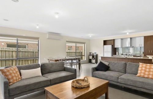 Torquay House | Ocean View Crescent 59 Torquay Pet Friendly