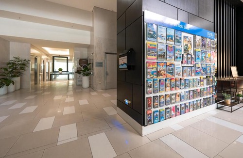 Surfers Paradise Hotel | Ocean-view hotel room in central Surfers Paradise
