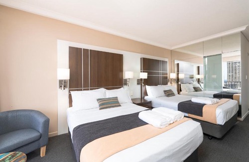 Surfers Paradise Hotel | Ocean-view hotel room in central Surfers Paradise