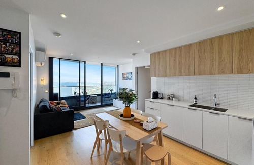 St Kilda Apartment | Ocean View Modern 2 bedroom with Parking in St Kilda