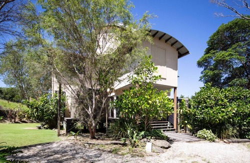 King Scrub House | Ocean View Mountain Treehouse