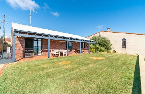 Guilderton House | Ocean View Retreat - Best View in town