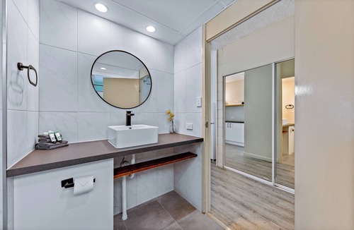 Airlie Beach Hotel | Ocean Views 14A