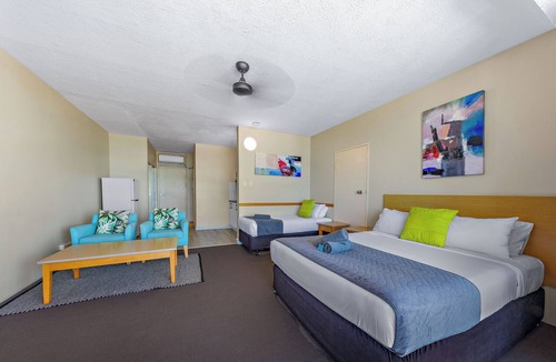 Airlie Beach Hotel | Ocean Views 14A