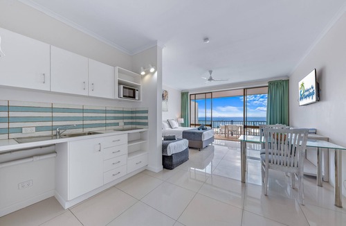 Airlie Beach Hotel | Ocean views 27A