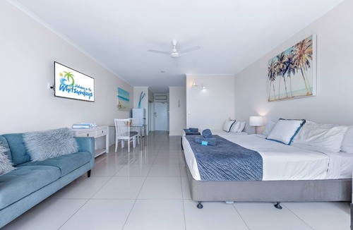 Airlie Beach Hotel | Ocean views 27A
