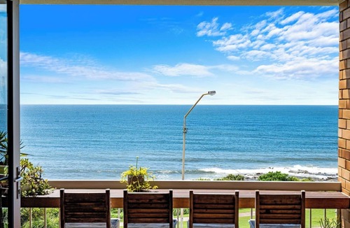 Alexandra Headland Apartment | Ocean Views 'Seabreeze on Alex'