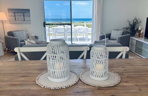 Ardrossan House | Ocean views and sunset hues