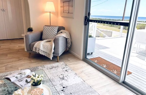 Ardrossan House | Ocean views and sunset hues