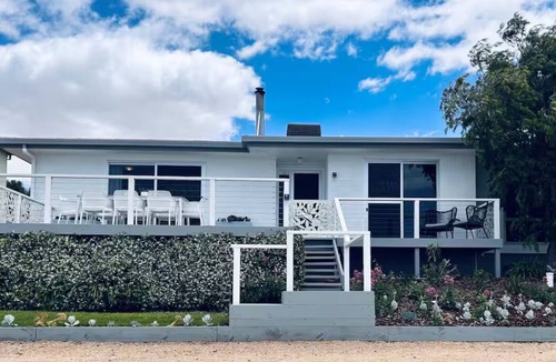 Ardrossan House | Ocean views and sunset hues