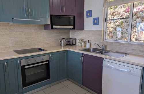Cannonvale Apartment | Ocean Views Forever - Peace & Quiet up High