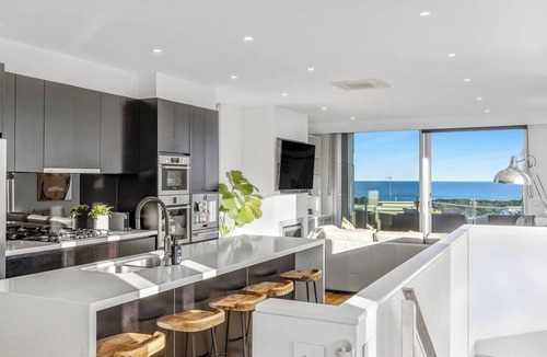 Ocean Grove House | Ocean Views - just metres from the beach!