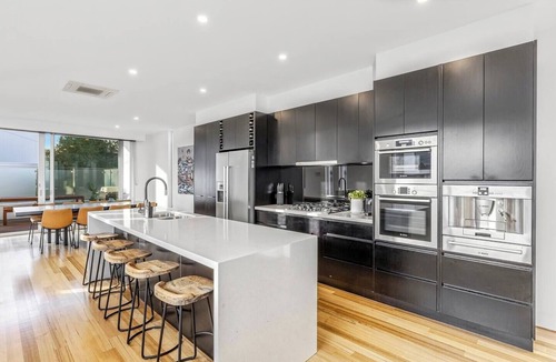 Ocean Grove House | Ocean Views - just metres from the beach!