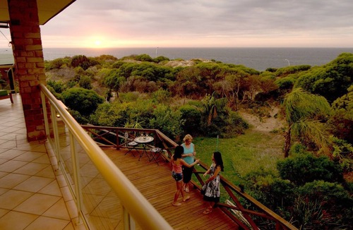 Warnbro House | Oceana Sunset - Beachfront family friendly home with amazing ocean views
