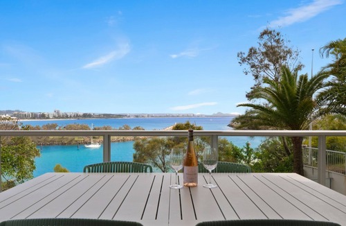 Buddina Apartment | Oceanfront apartment