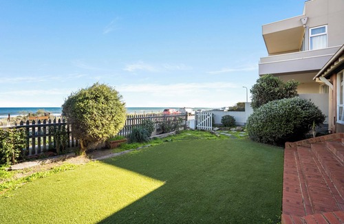 Henley Beach South House | "Oceanfront Oasis: A Tranquil Retreat Steps from the Sea!