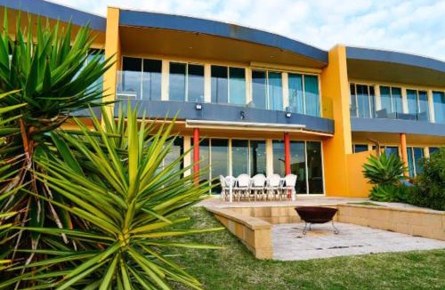 Tennyson House | Oceanfront Oasis