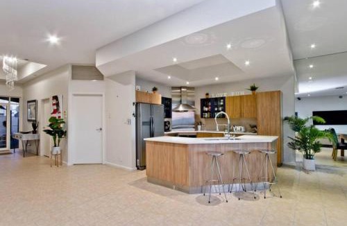 Tennyson House | Oceanfront Oasis