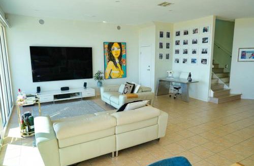 Tennyson House | Oceanfront Oasis