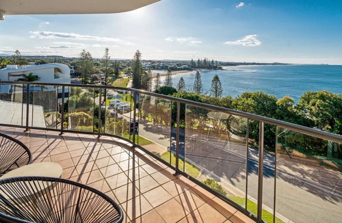Moffat Beach Apartment | Oceanfront Views at Moffat Beach + Rooftop Terrace